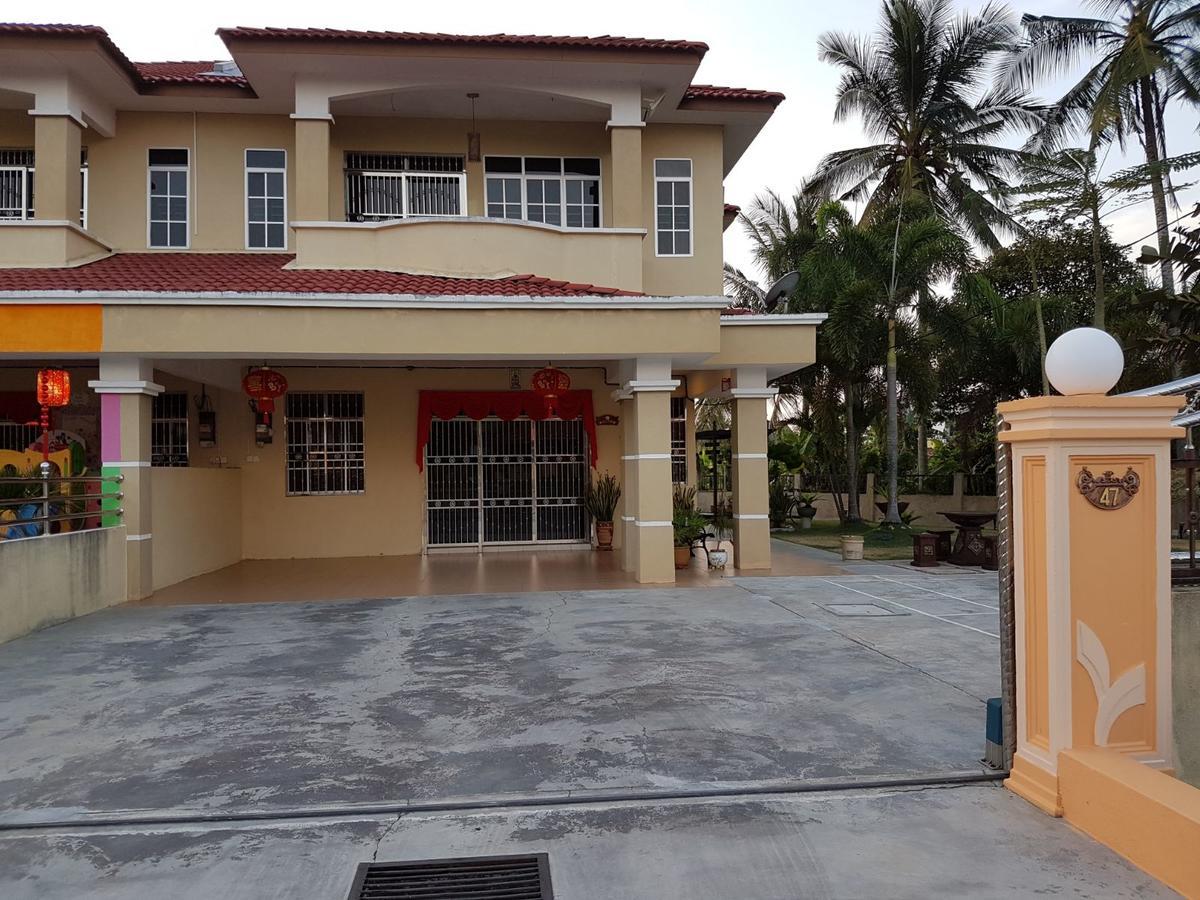 Big Garden Homestay Pantai Remis Exterior foto