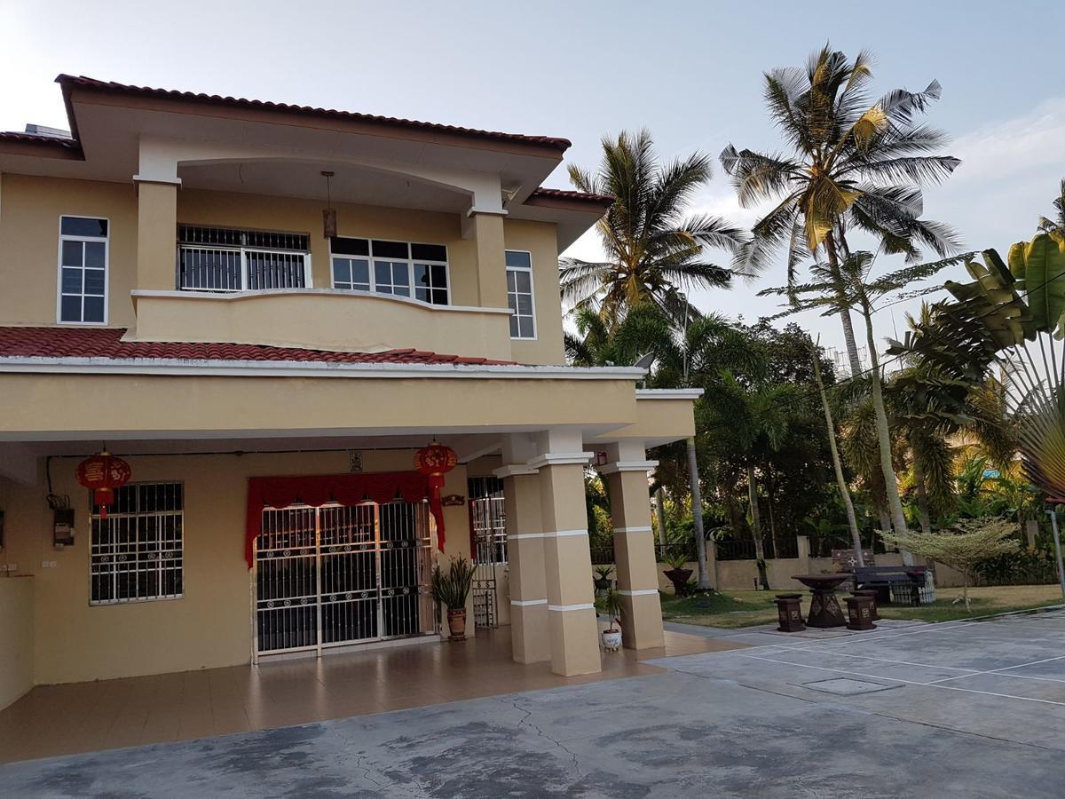 Big Garden Homestay Pantai Remis Exterior foto