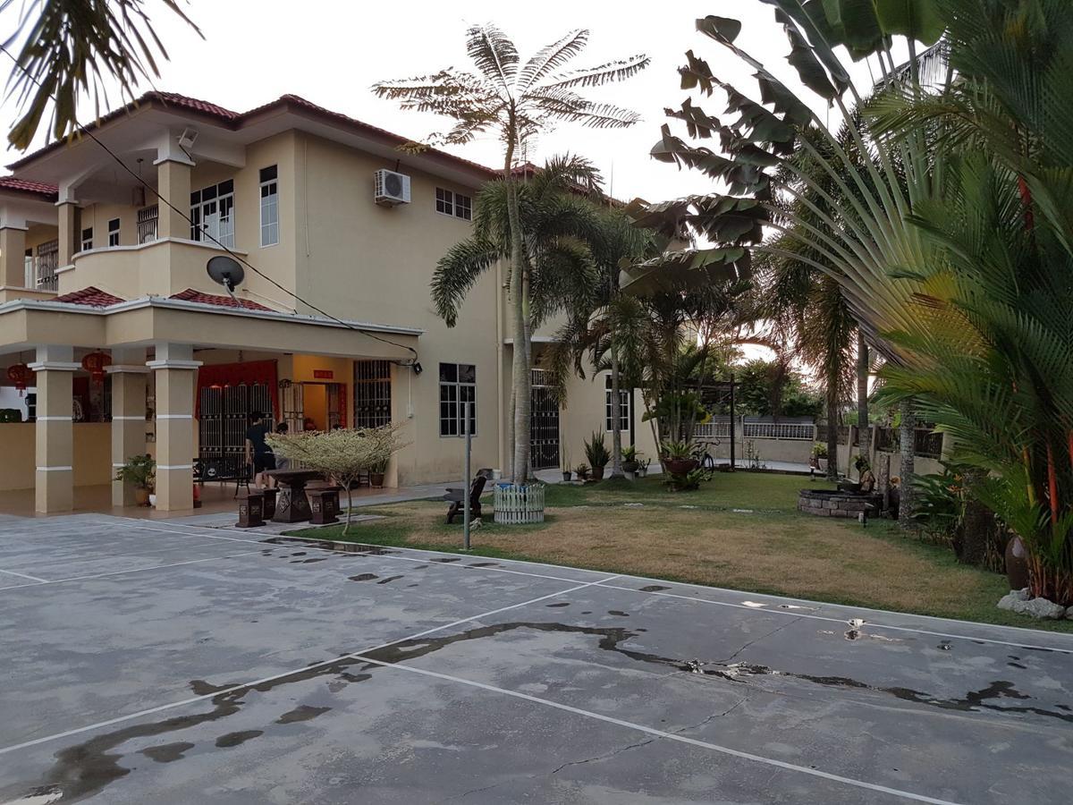 Big Garden Homestay Pantai Remis Exterior foto